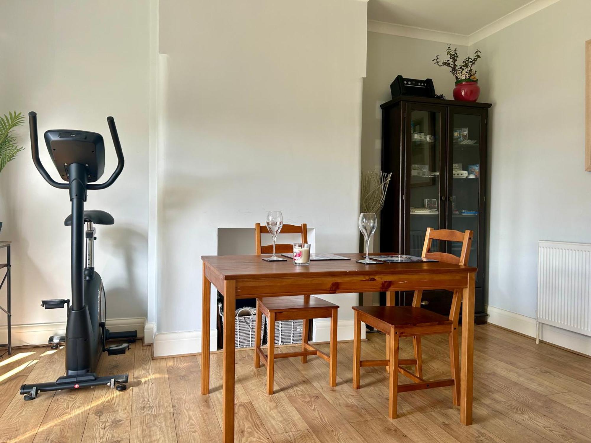 Quiet Double Bedroom With Garden View, Breakfast Hazel Grove Buitenkant foto