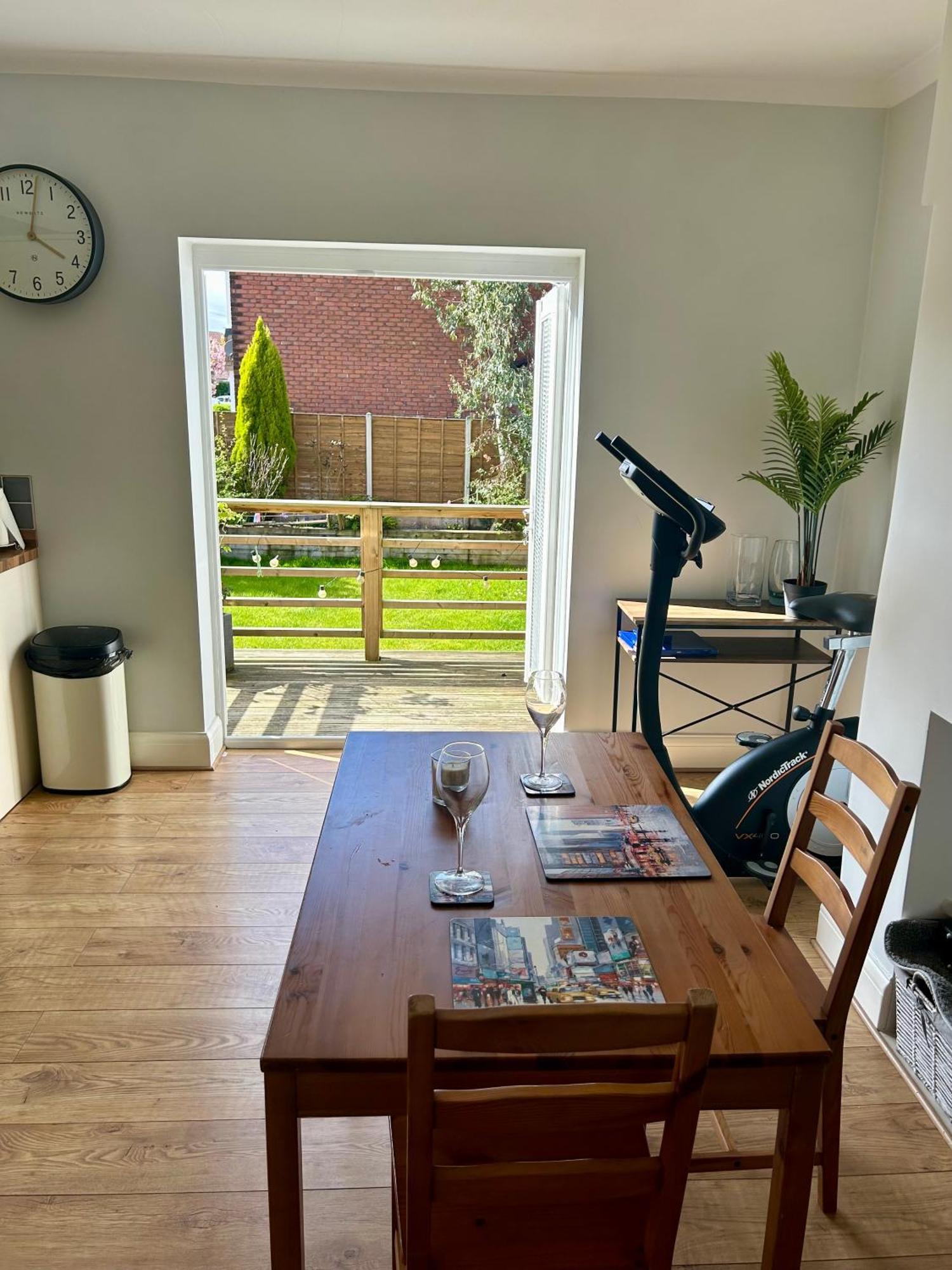Quiet Double Bedroom With Garden View, Breakfast Hazel Grove Buitenkant foto